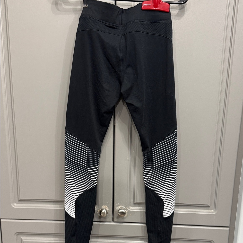Under Armour Black Leggings with White Pattern - Picture 2 of 6